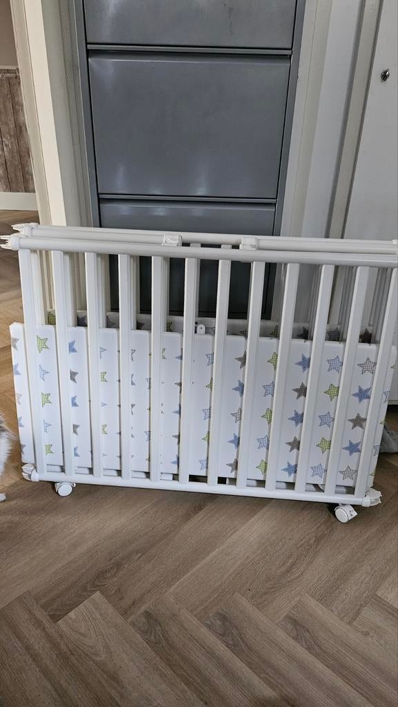 Inklapbare kinderbox Geuther - Zo goed als nieuw, Kinderen en Baby's, Boxen, Ophalen, Zo goed als nieuw, Rechthoekig, Wieltjes