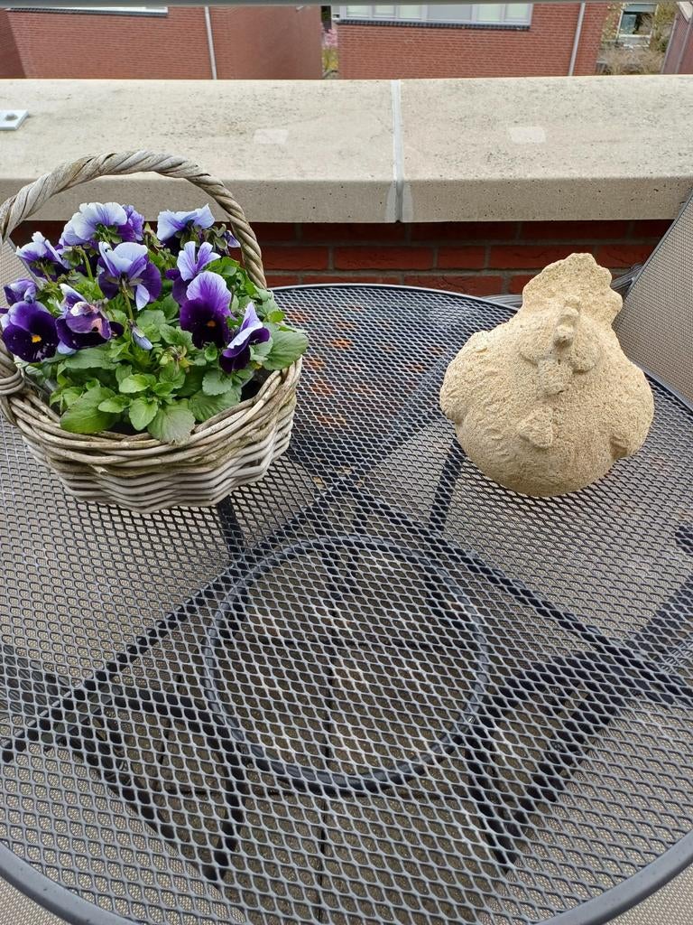 Ijzere tafeltje 4 hartman stoelen, Ophalen of Verzenden, Gebruikt, Kunststof, Stapelbaar