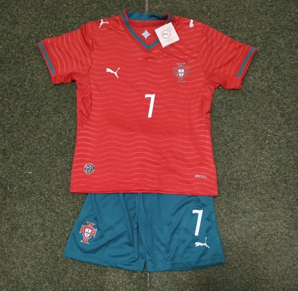 Voetbalpakje maat 28/164 Ronaldo Portugal rood/groen, Puma, Ophalen of Verzenden, Jongen, Nieuw
