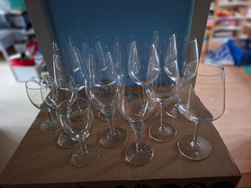 15 wijnglazen, Ophalen of Verzenden, Glas, Overige stijlen, Glas of Glazen