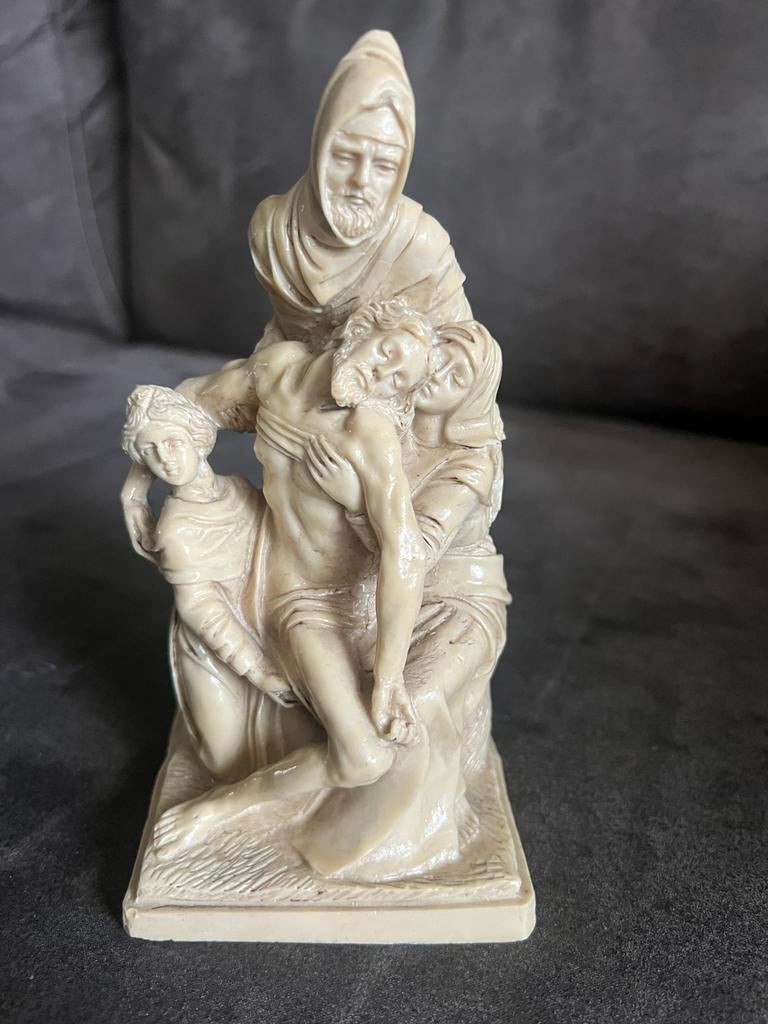 Vintage Beeldje Piëta-beeld Albast/Marmer., Ophalen of Verzenden, Zo goed als nieuw, Mens