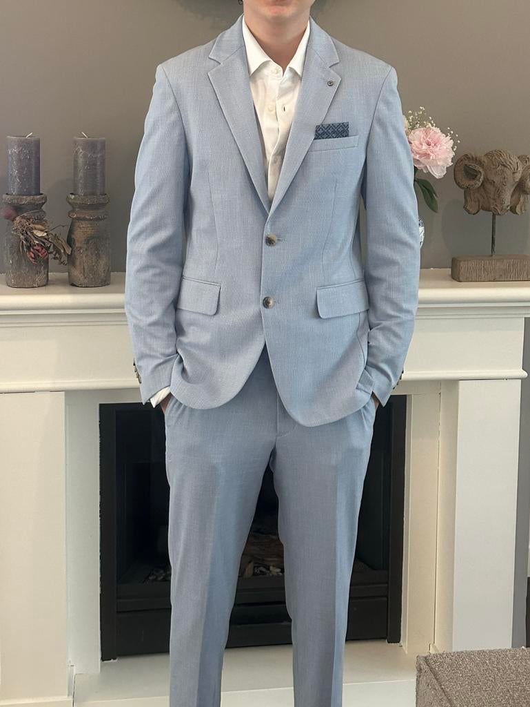 Lichtblauw kostuum - sim fit Maat M - gala, Kleding | Heren, Kostuums en Colberts, Ophalen of Verzenden, Zo goed als nieuw, Maat 48/50 (M)