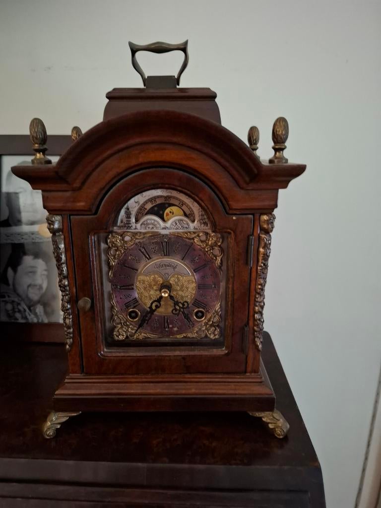 Antieke klokken,meubels,beelden, Ophalen