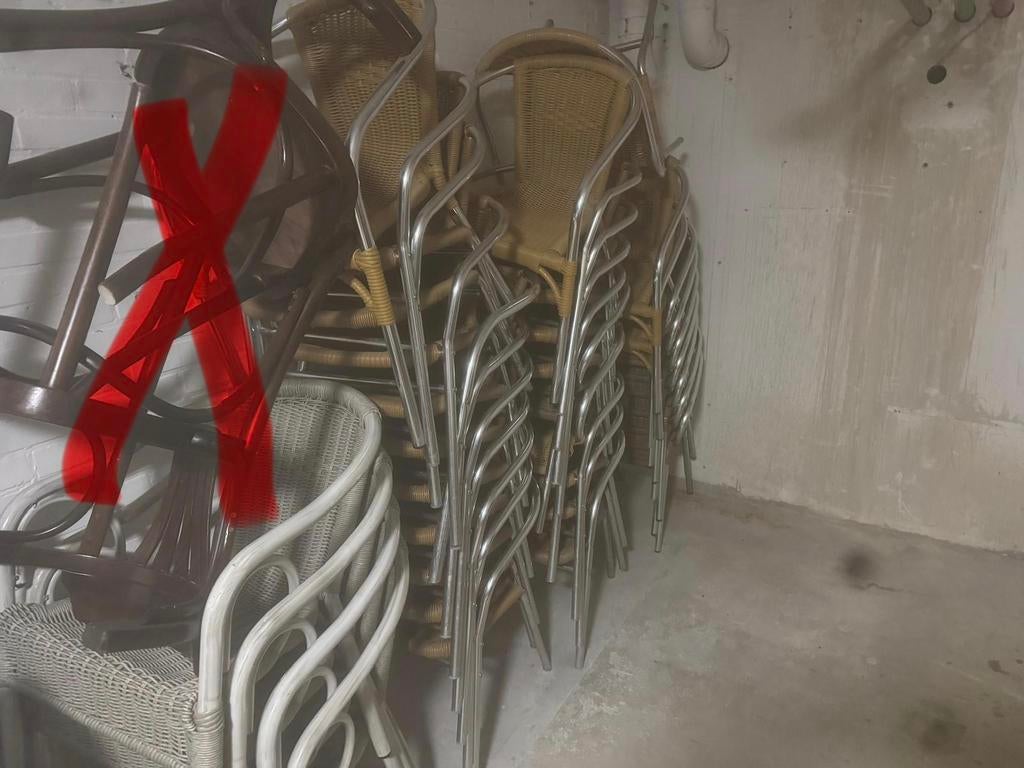 30 terrasstoelen en 4 grijze stoelen, Tuin en Terras, Tuinstoelen, Ophalen, Gebruikt, Metaal, Stapelbaar