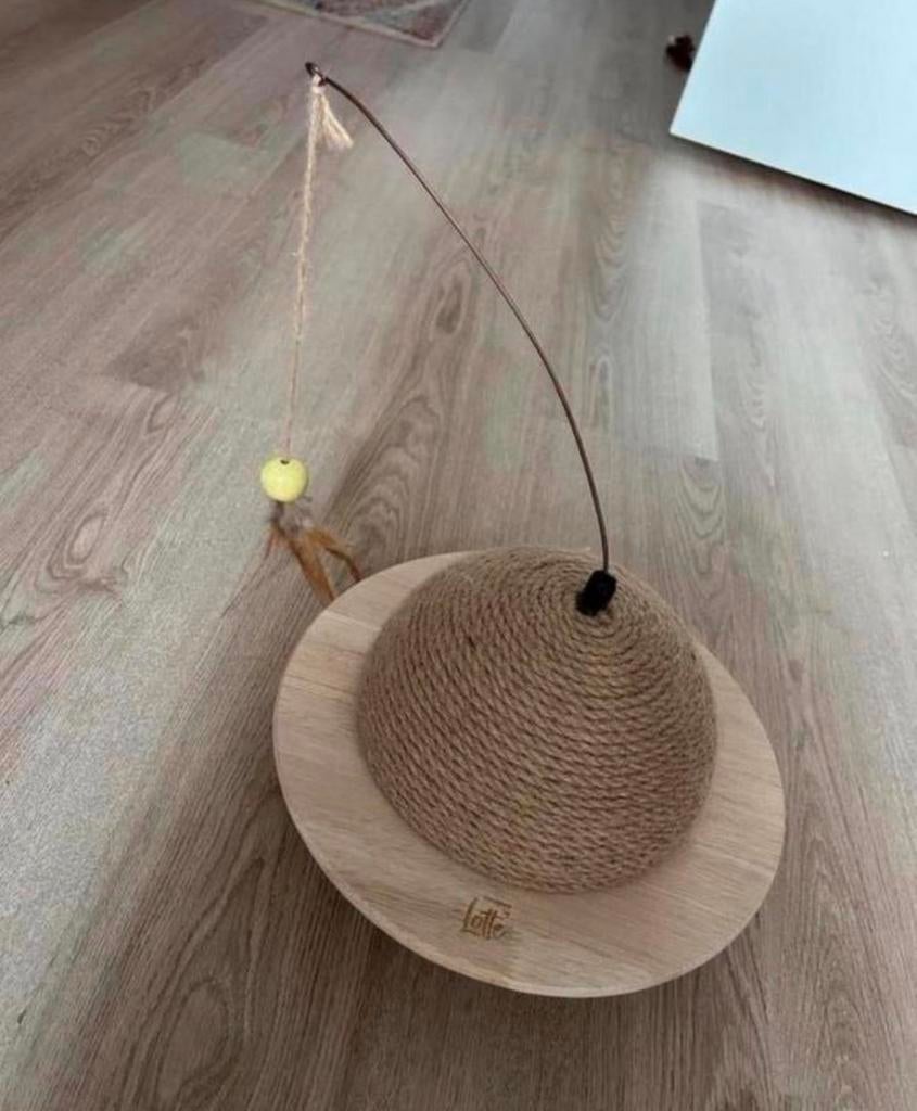 Designed by Lotte krabbal Wiggly, Ophalen, Zo goed als nieuw, Krabpaal