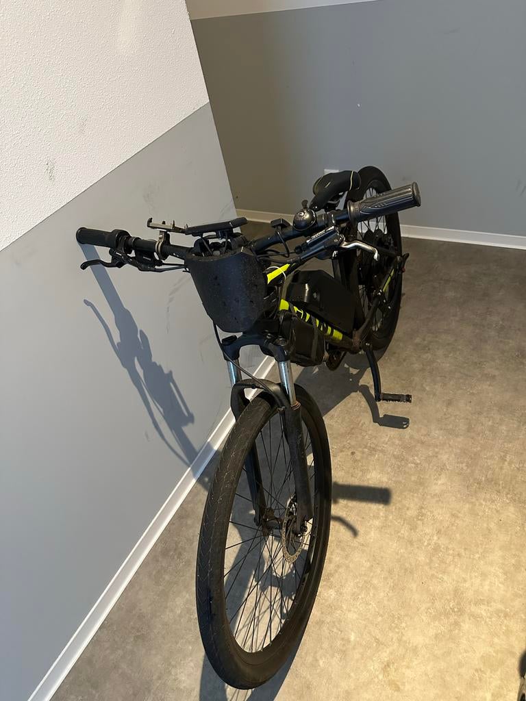 Giant E-bike met 1500W motor en gashendel - 55km/u, Fietsen en Brommers, Elektrische fietsen, Ophalen, Gebruikt, 50 km per accu of meer