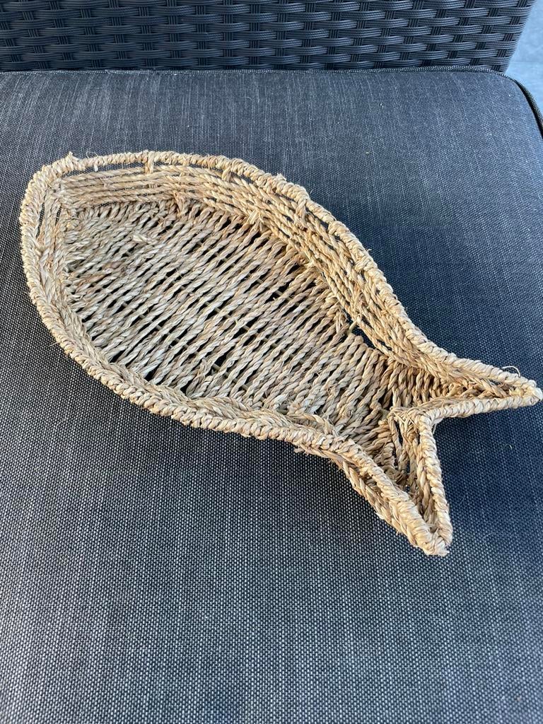 Rieten mandje in vis vorm. 37 cm., Huis en Inrichting, Mand, Ophalen of Verzenden, Zo goed als nieuw, Riet