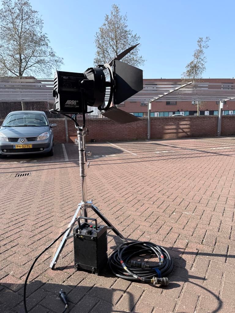 Arri Arrisun 1.2 kW Fresnel HMI (2 stuks), Ophalen, Gebruikt, Licht