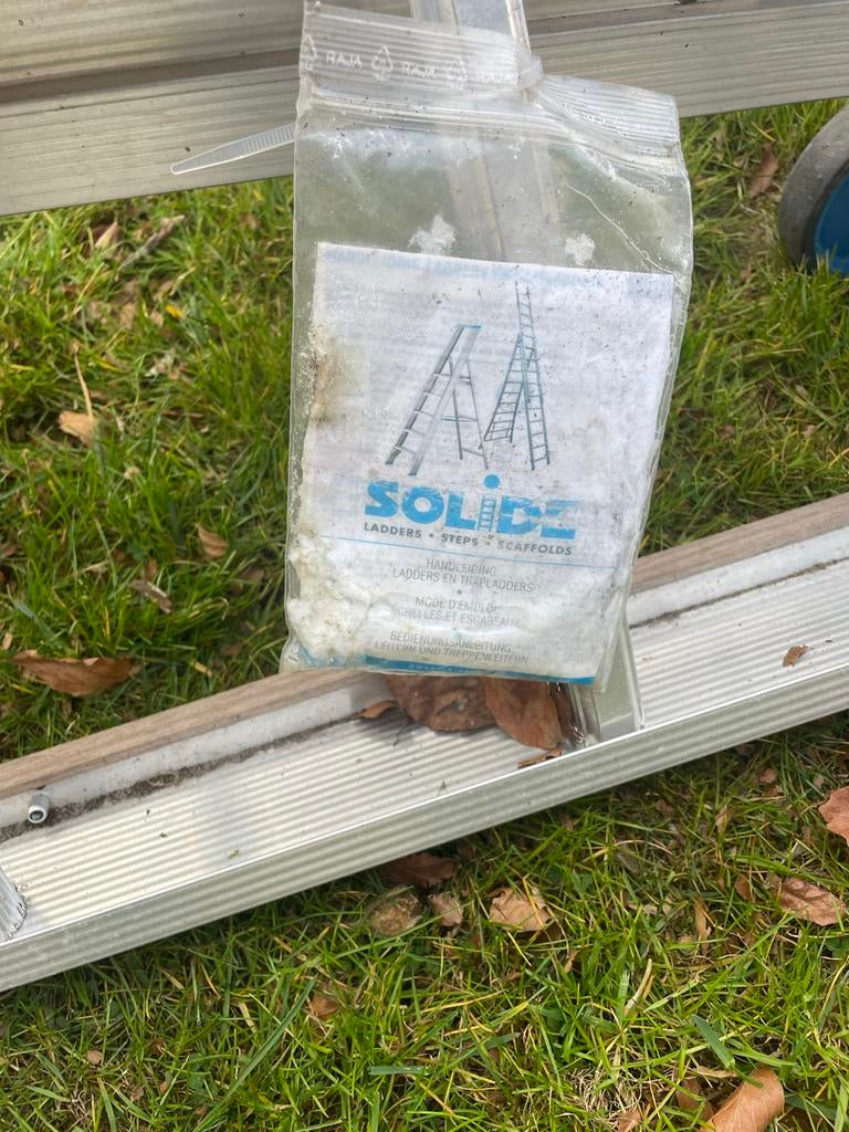 Solide dakladder, Ophalen of Verzenden, Zo goed als nieuw, Ladder, 4 meter of meer