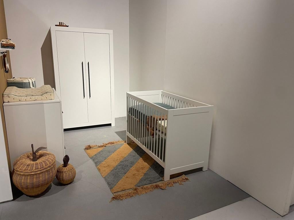 Europe Baby Vittoria babykamer wit 3-delig, Ophalen, 50 tot 70 cm, Voetruimte, 90 tot 105 cm