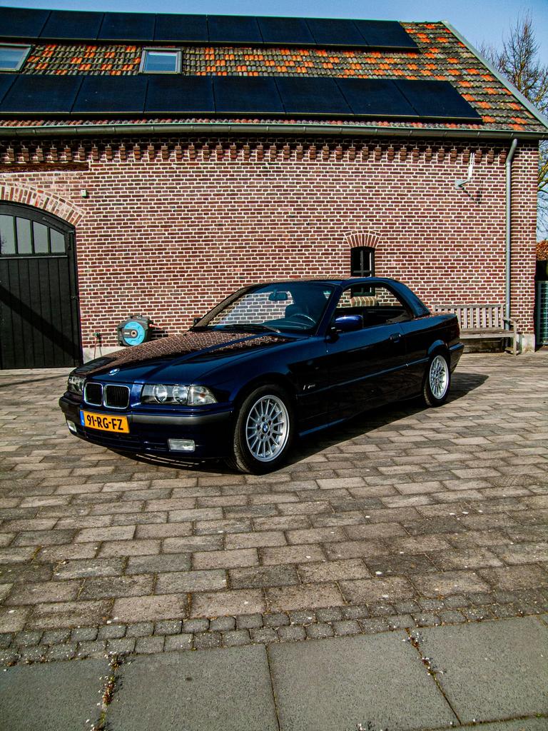 BMW e36 Cabriolet, Euro 2, Achterwielaandrijving, Zwart, 4 cilinders