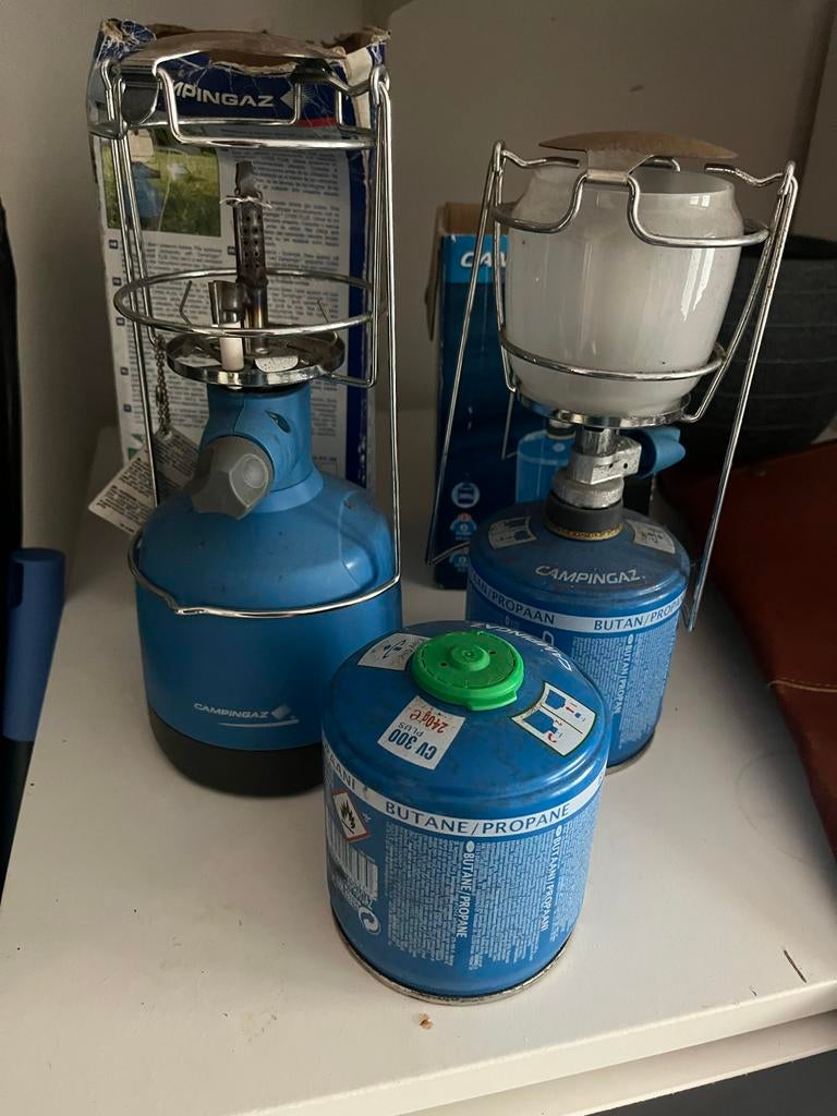 Twee Campingaz gaslampen met CV300 tankje, Caravans en Kamperen, Kampeeraccessoires, Ophalen of Verzenden, Gebruikt