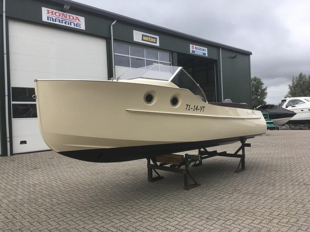 Oud Huijzer 700 Cabin, Suzuki 150 pk, trailer, 260 vaaruren, 6 meter of meer, Zo goed als nieuw, Snelvarend, Ophalen
