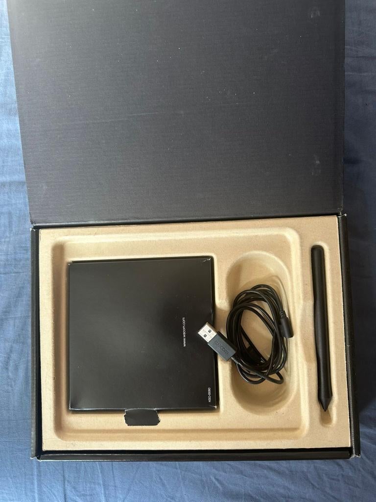 Wacom Intuos Drawing Tablet, Computers en Software, Tekentablets, Ophalen of Verzenden, Zo goed als nieuw, Bedraad, Wacom Intuos