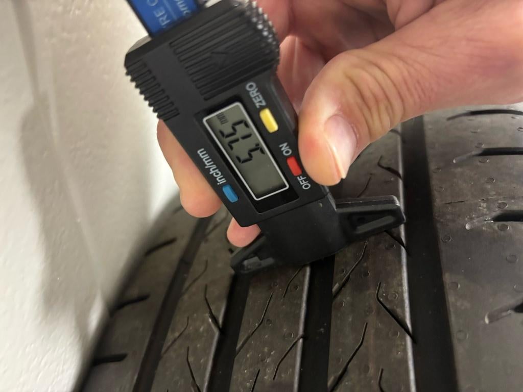 Zomer autobanden Continental 215/55 R18H Profiel diepte 6 mm, Auto-onderdelen, Banden en Velgen, Ophalen, 18 inch, 215 mm, Nieuw