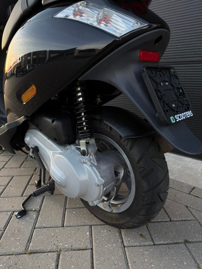 Piaggio Zip 2000 2T 2001 ( LAGE KM ), Fietsen en Brommers, Scooters | Piaggio, Ophalen, Maximaal 45 km/u, Zip, Zo goed als nieuw