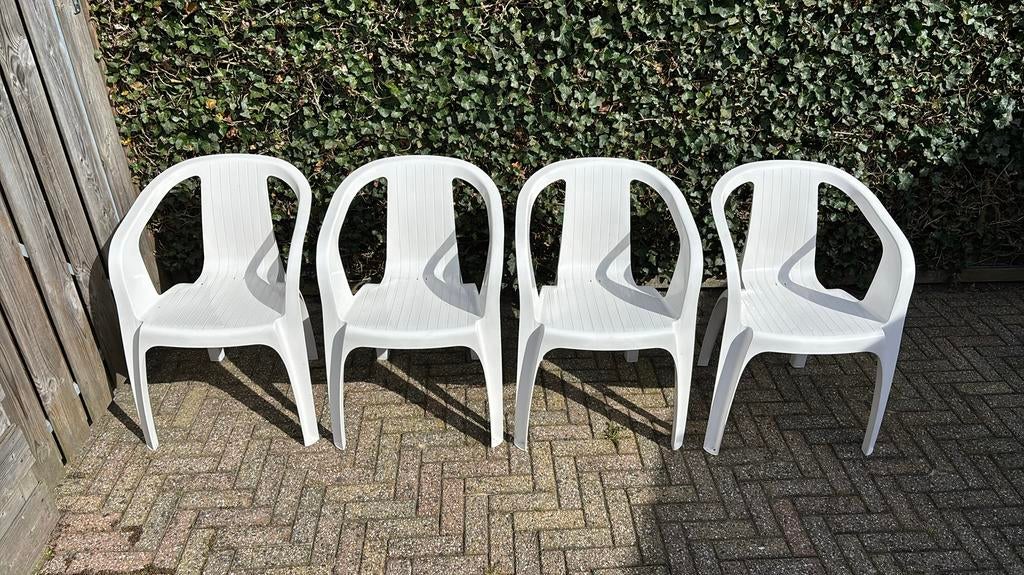 4 witte Hartman kuipstoelen, Tuin en Terras, Tuinstoelen, Ophalen of Verzenden, Gebruikt, Kunststof, Stapelbaar