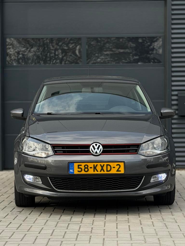 Volkswagen Polo 1.2 TSI 105pk 2010 Grijs Highline neuw apk, Auto's, Voorwielaandrijving, 40 €/maand, 1200 kg, Handgeschakeld