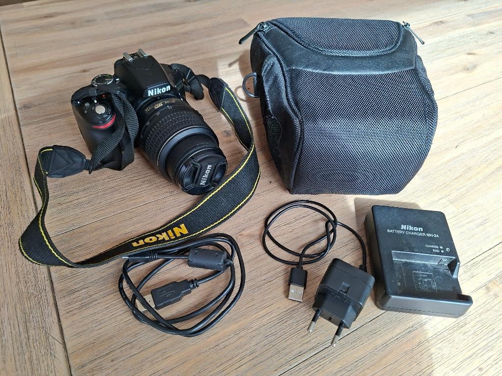 Nikon camera D 3200. Snoeren,tas,SD kaart,batterij,adapter., Spiegelreflex, Ophalen of Verzenden, Zo goed als nieuw, Nikon