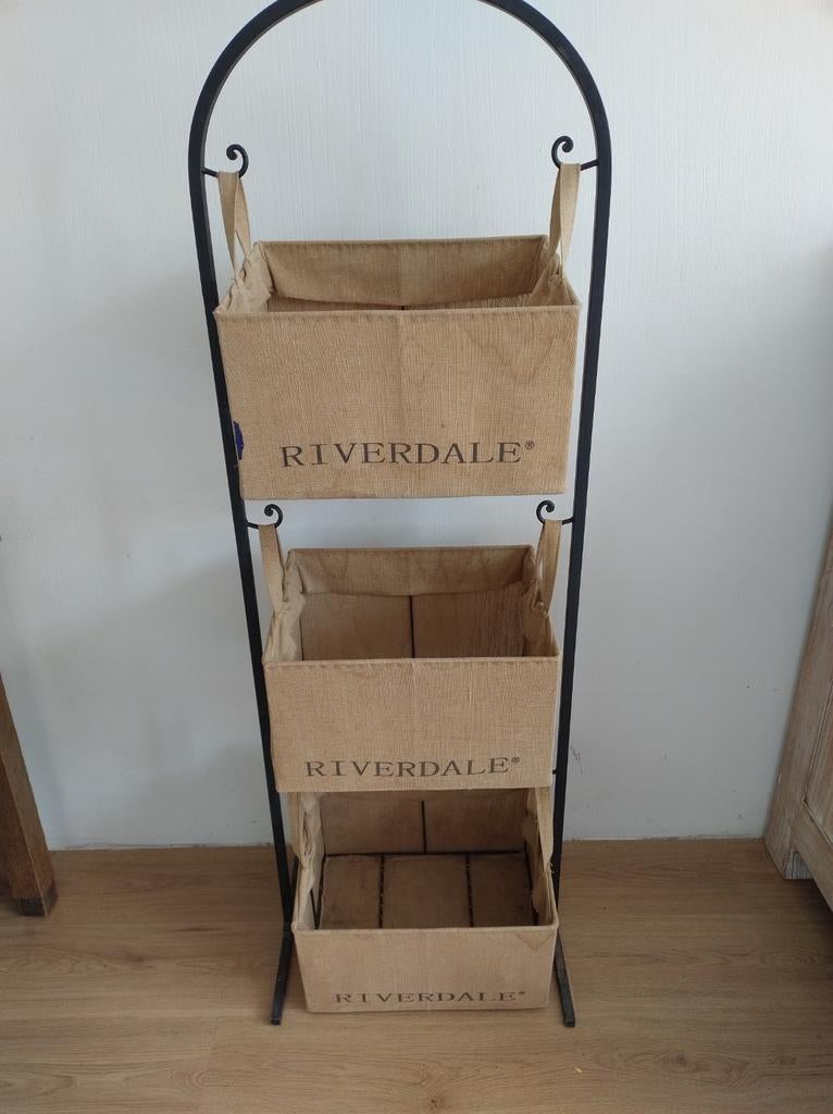 Riverdale opbergrek met manden, Ophalen