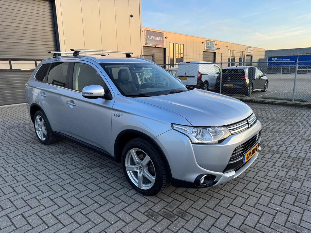 Mitsubishi Outlander 2.0 PHEV Business Edition X-Line, 4 cilinders, Vierwielaandrijving, Hybride Elektrisch/Benzine, Start-stop-systeem