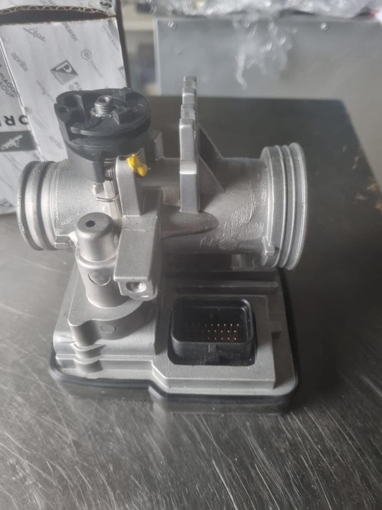 Nieuw Vespa gasklephuis gtv 300 met ecu, Ophalen of Verzenden, Nieuw