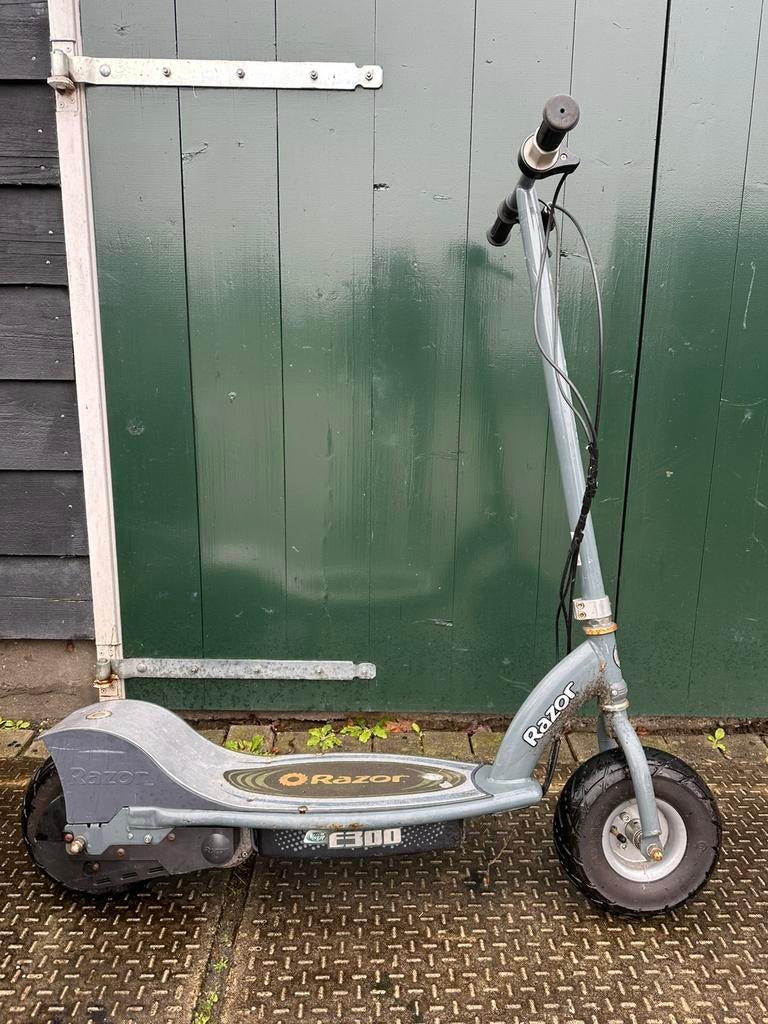 Razor e300 elektrische step met nieuwe accu’s, Ophalen, Zo goed als nieuw, Elektrische step (E-scooter)