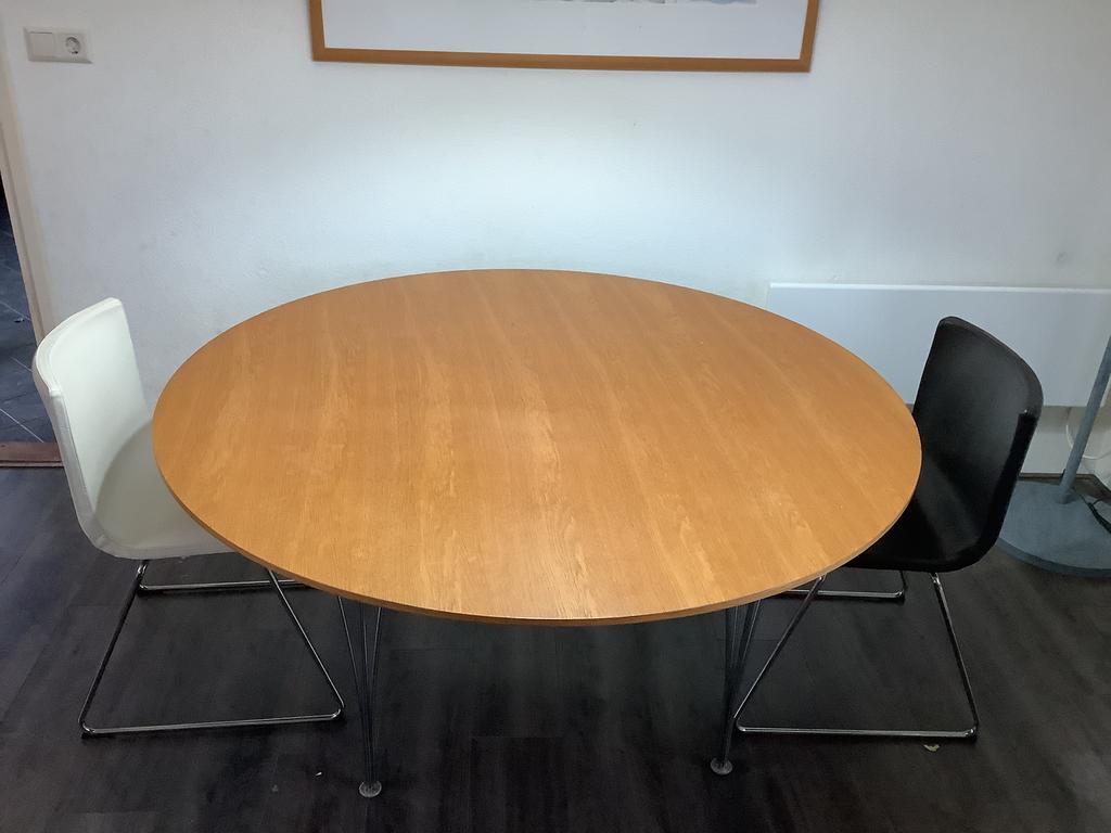 Ronde eettafel 145cm Fritz Hansen, Huis en Inrichting, Tafels | Eettafels, Gebruikt, 100 tot 150 cm, 100 tot 150 cm, Vijf personen of meer