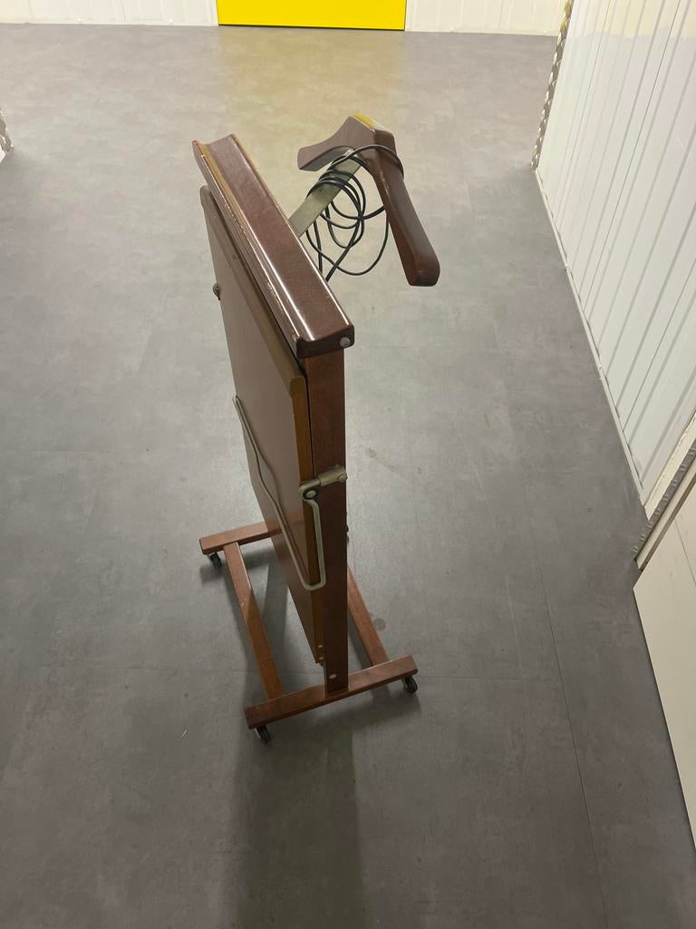 Vintage Houten dressboy met broekpers, Gebruikt, 100 tot 150 cm, Ophalen of Verzenden, Staande kapstok