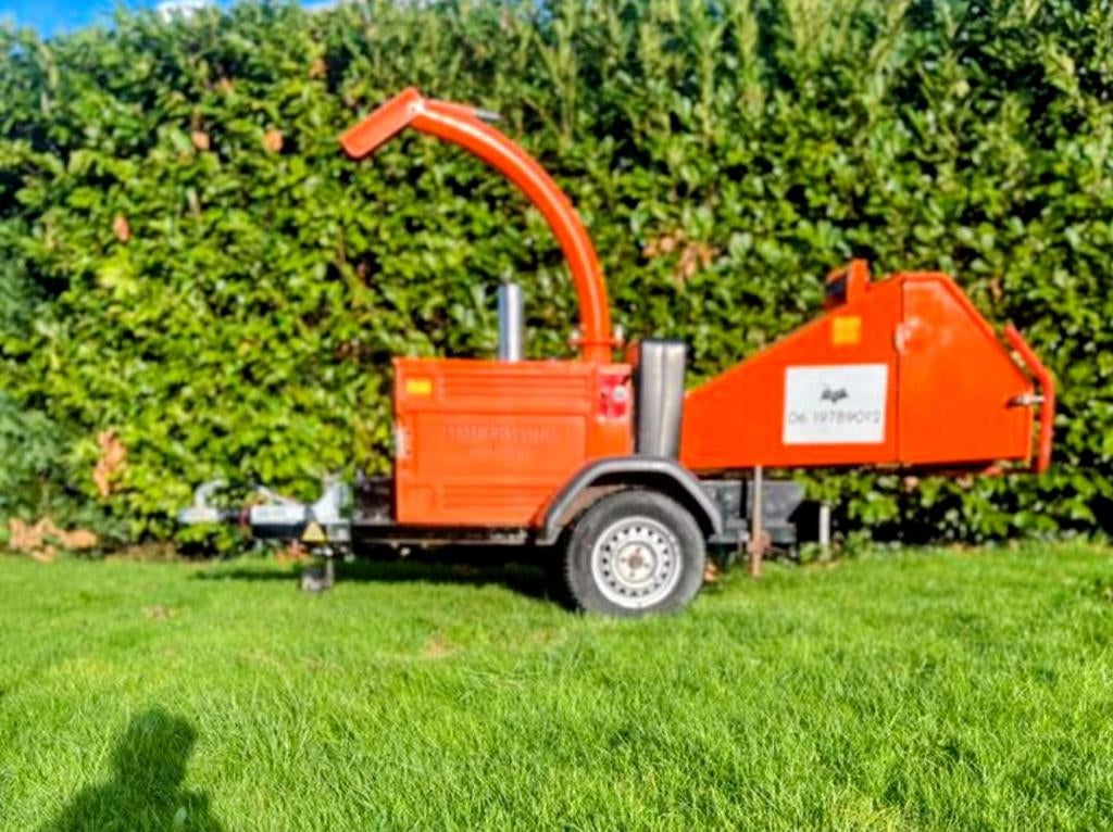 Houtversnipperaar te huur met of zonder bediening, Ophalen of Verzenden