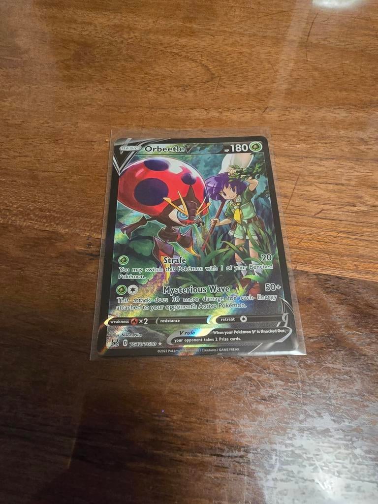 Orbeetle V Pokémon Kaart - Zo Goed Als Nieuw, Hobby en Vrije tijd, Verzamelkaartspellen | Pokémon, Ophalen of Verzenden