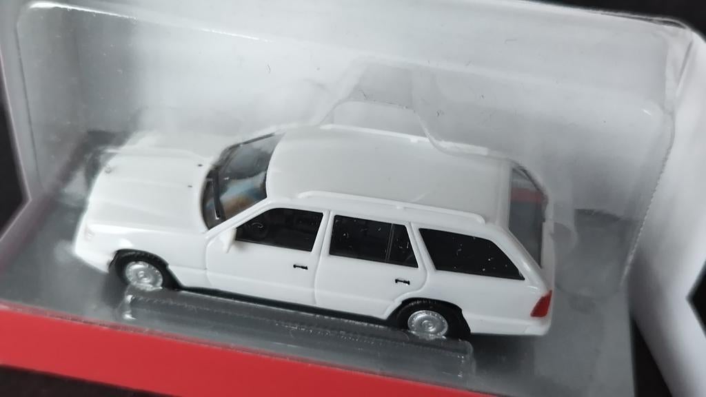 Mercedes Benz E 320 T w124 1:87 H0 Herpa Pol, Hobby en Vrije tijd, Modelauto's | 1:87, Leonrodstrasse 46 47 Dietenhoven, Auto