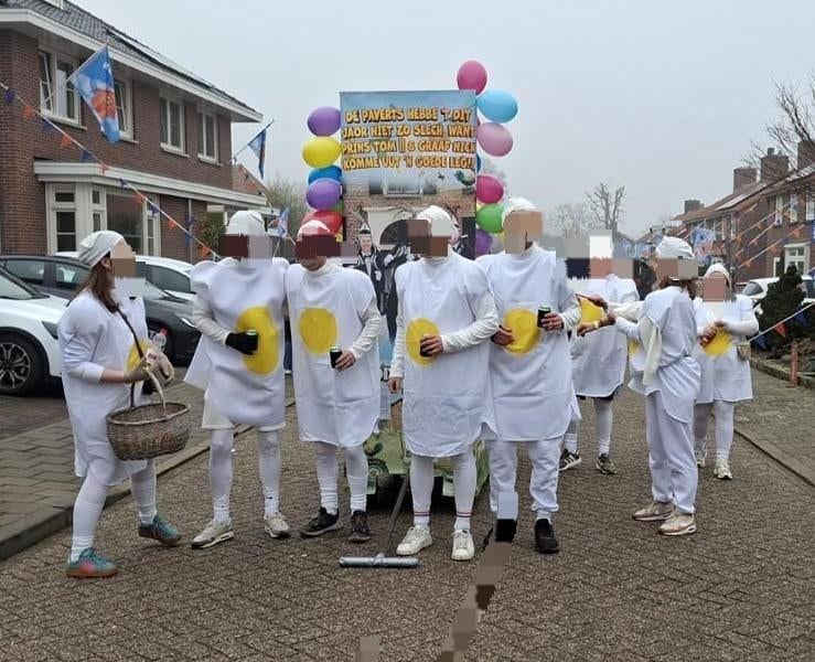 Carnaval loopgroep pakken 14 stuks eieren en kip, Kleding | Heren, Carnavalskleding en Feestkleding, Ophalen, Overige maten