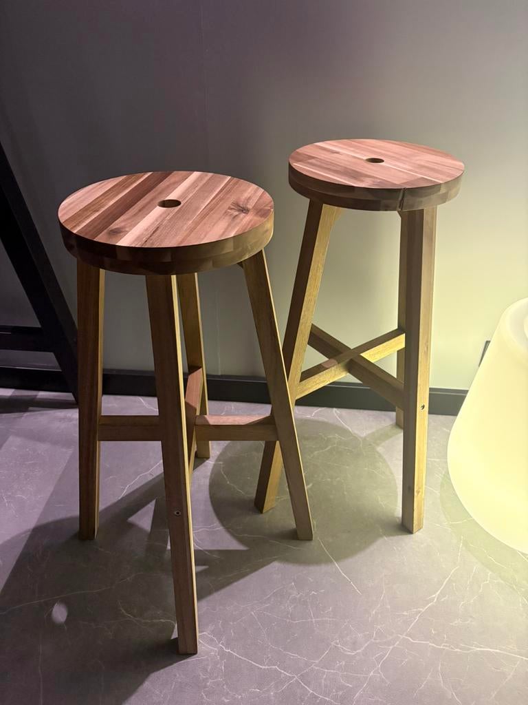 Skogsta barkruk izgs nog 1x, Huis en Inrichting, Barkrukken, 2 krukken, Verzenden, Zo goed als nieuw, 60 tot 90 cm