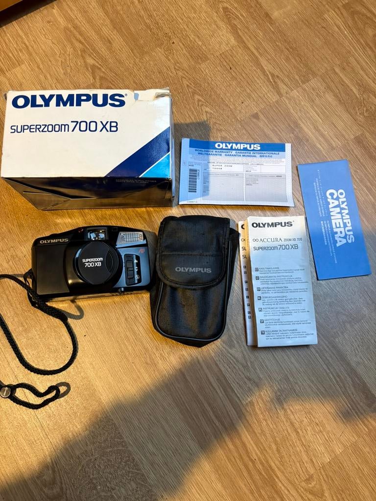 Olympus Superzoom 700XB point and shoot camera, Audio, Tv en Foto, Fotocamera's Analoog, Ophalen of Verzenden, Zo goed als nieuw