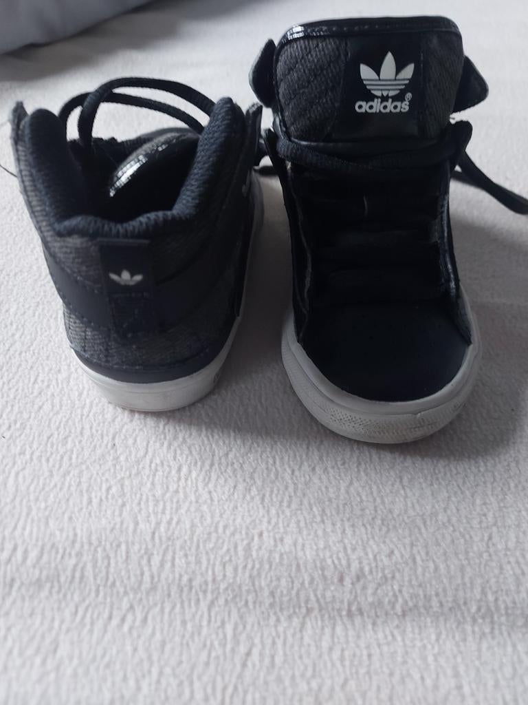 Hoge zwarte adidas maat 23, Ophalen of Verzenden, Zo goed als nieuw, Jongetje, Schoentjes