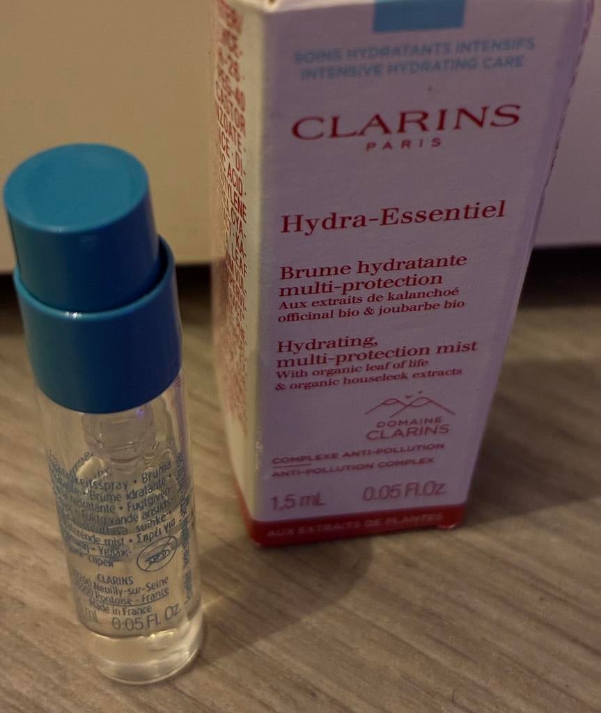 Clarins hydra-essentiel hydrating 1,5 ml multi protection, Ophalen of Verzenden, Nieuw, Gehele gezicht, Verzorging