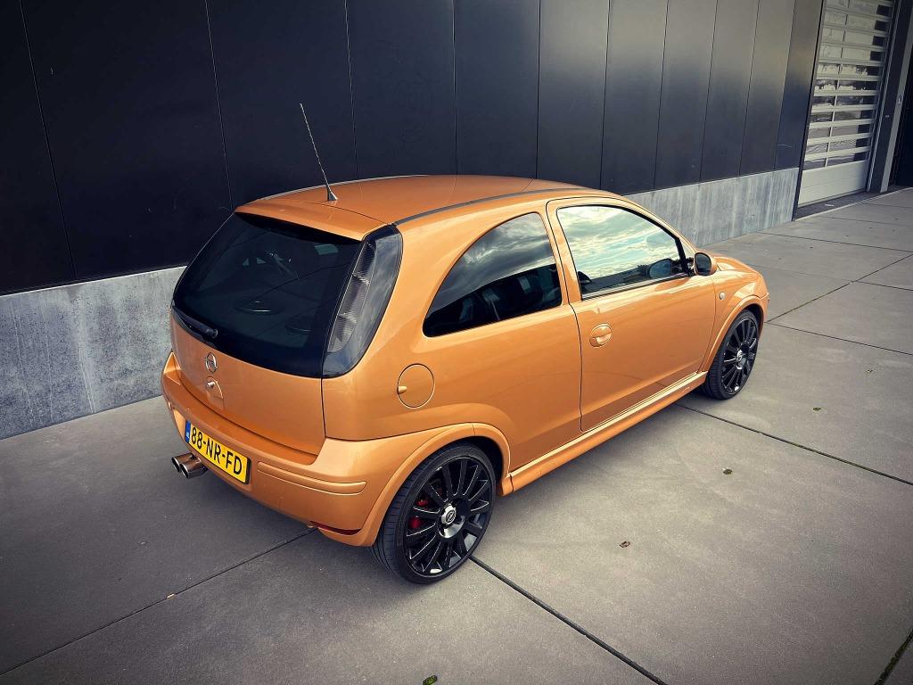 Opel Corsa GSi 1.8 16V - 2004, 1796 cc, Metallic lak, Handgeschakeld, Grijs