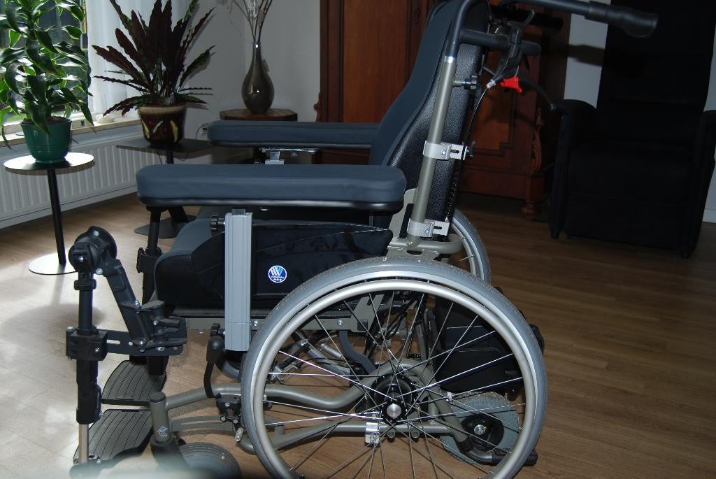 Rolstoel met (elektr.) duwondersteuning, Diversen, Rolstoelen, Zo goed als nieuw, Duwrolstoel, Ophalen