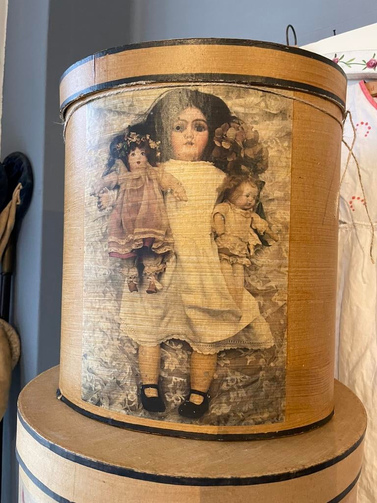 Brocante hoedendoos, Ophalen