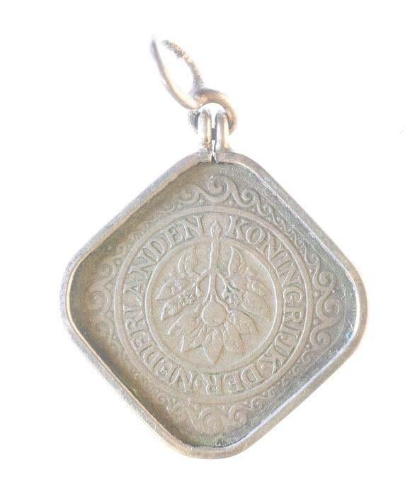Hanger ketting 5 cent 1943 Wilhelmina, Ophalen of Verzenden, Overige materialen, Nederland