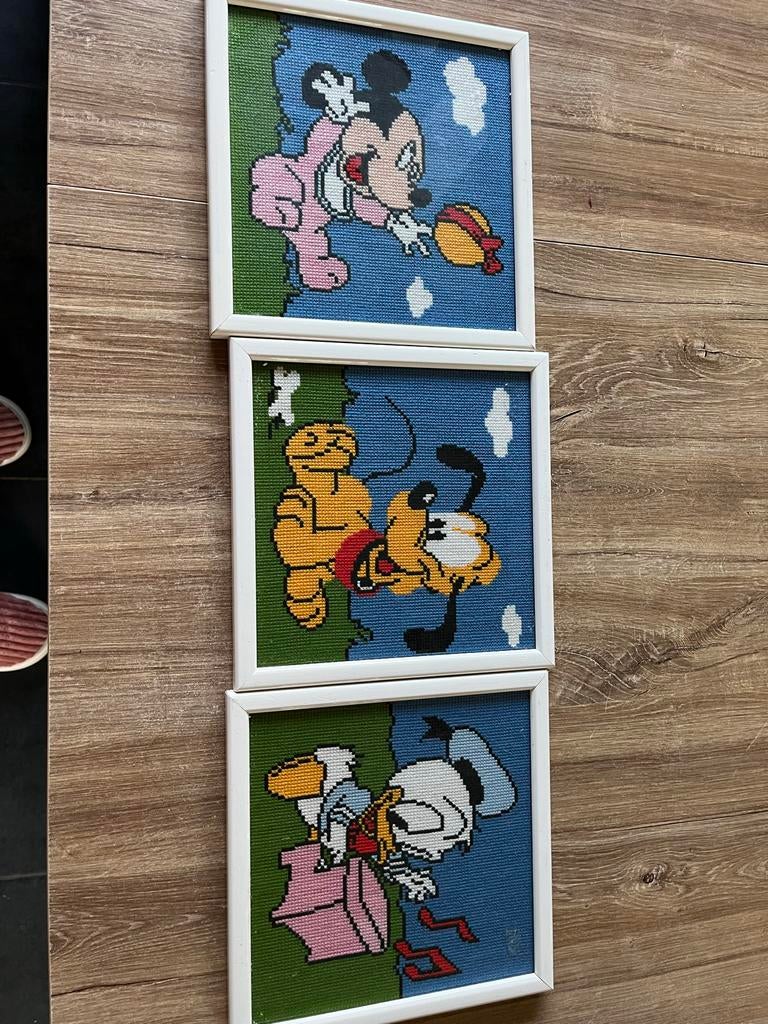 Drieluik Geborduurde Disney Schilderijtjes, Huis en Inrichting, Woonaccessoires | Wanddecoraties, Ophalen, Zo goed als nieuw