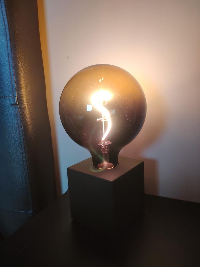 Moderne tafellamp led met gloeilamp design, Huis en Inrichting, Lampen | Vloerlampen, Ophalen of Verzenden, Zo goed als nieuw