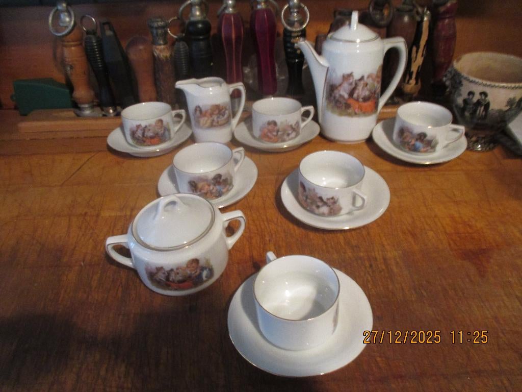 zeldzaam serviesje, met hondjes en poezen, Ophalen of Verzenden