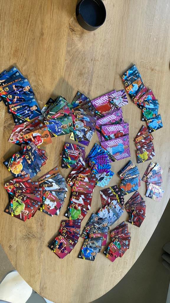 Honderden verschillende panini adrenalyn voetbalplaatjes ‘24, Ophalen of Verzenden, Zo goed als nieuw, Buitenlandse clubs, Poster, Plaatje of Sticker