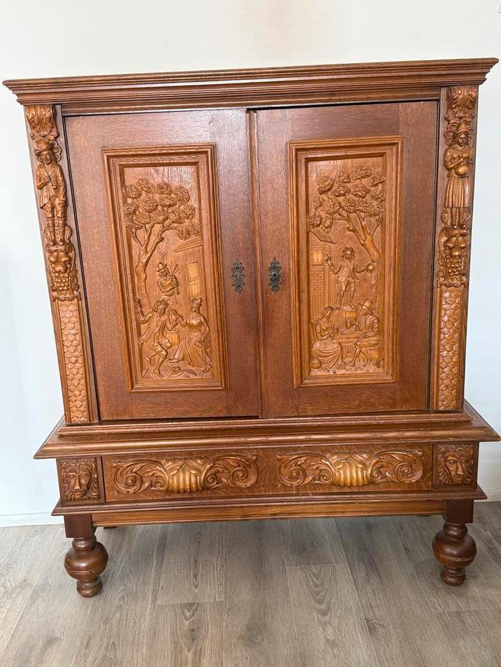 Massief eiken neo-renaissance kast, Antiek en Kunst, Antiek | Meubels | Kasten, Ophalen