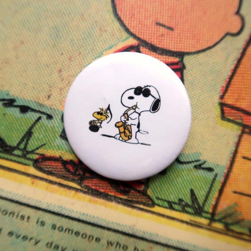 Peanuts Comics Snoopy Woodstock 44MM Pin Badge Broche Button, Verzenden, Snoopy, Nieuw, Kleding