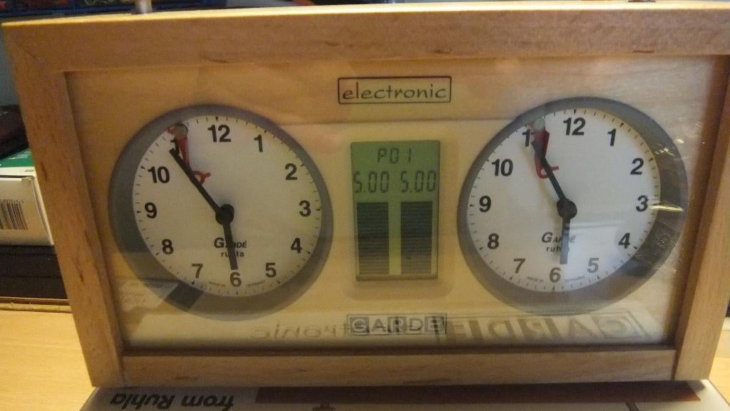 Garde (Ruhla) Schaakklok in doos., Een of twee spelers, Ophalen of Verzenden, Zo goed als nieuw, Garde Ruhla