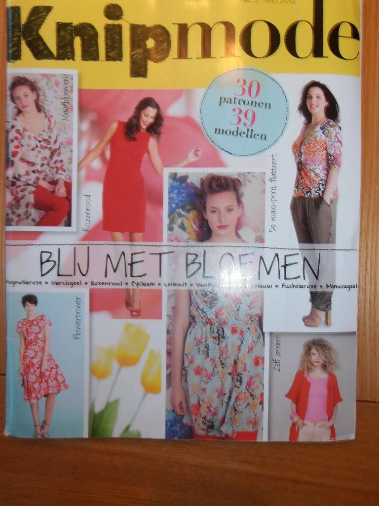 Knipmode mei 2012 blij met bloemen 30 patronen, Ophalen of Verzenden, Zo goed als nieuw, Vrouw, Knipmode