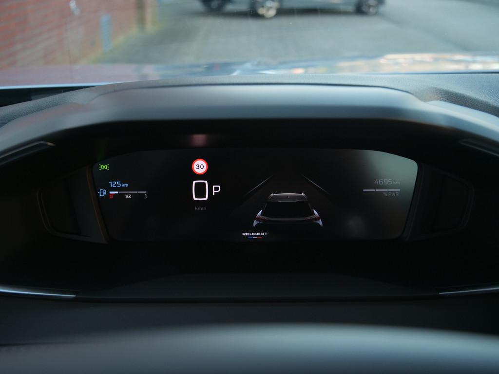 Peugeot 2008 1.2 Hybrid 145 Pk Allure Automaat Navi / DAB /, Gebruikt, 1199 cc, Bedrijf, Hybride Elektrisch/Benzine